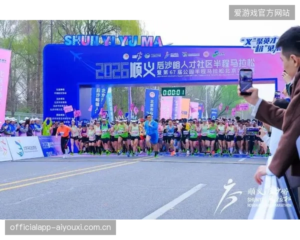 近八成城市级半马赛事通过接入统一医疗指挥系统，替代了过去散乱的赞助商服务采购模式